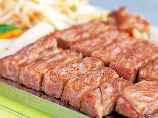 ステーキハウス蜂 ー 独自の熟成法でさらにうまみが増す 営業時間 場所 地図等の情報 まっぷるトラベルガイド ステーキハウス蜂 ー 独自の熟成法でさらにうまみが増す 営業時間 場所 地図等の情報 まっぷるトラベルガイド