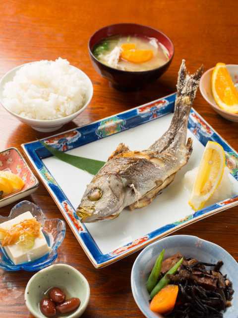 勝浦で必ず食べたい ガイド編集部おすすめの海鮮料理スポット まっぷるトラベルガイド