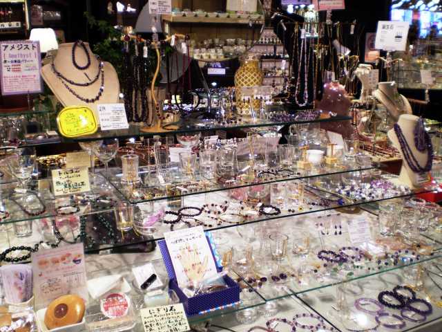 石ころ館 湯布院 ー 神秘的な石の小物がずらり 営業時間 場所 地図等の情報 まっぷるトラベルガイド