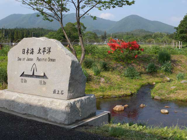堺田分水嶺 ー 分水嶺公園にあり 日本海側と太平洋側とに川の流れが分かれる 営業時間 場所 地図等の情報 まっぷるトラベルガイド