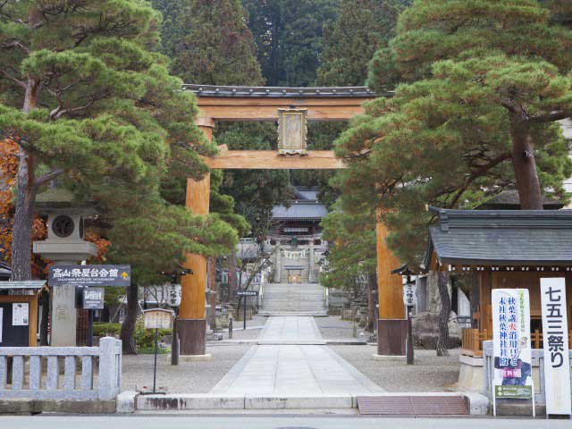 飛騨 白川郷で必ず行きたい ガイド編集部おすすめの神社 稲荷 権現 スポット まっぷるトラベルガイド