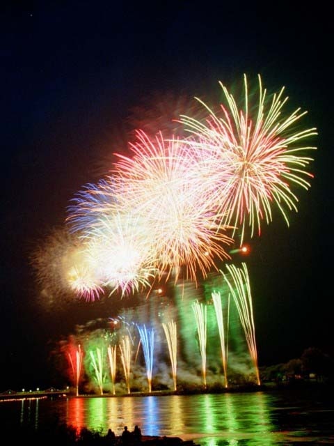 北上 みちのく芸能まつり トロッコ流しと花火の夕べの営業時間 場所 地図等の情報 まっぷるトラベルガイド