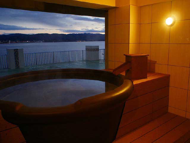 夕景湖畔 すいてんかく 日帰り入浴 の営業時間 場所 地図等の情報 まっぷるトラベルガイド