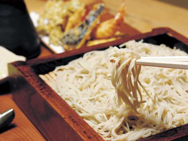 そば うどん 丹三郎 ー 築250年の茅葺き民家で名物のそばや地の野菜を楽しむ 営業時間 場所 地図等の情報 まっぷるトラベルガイド