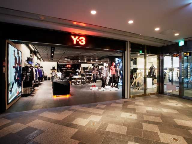 Y 3 表参道ヒルズの営業時間 場所 地図等の情報 まっぷるトラベルガイド