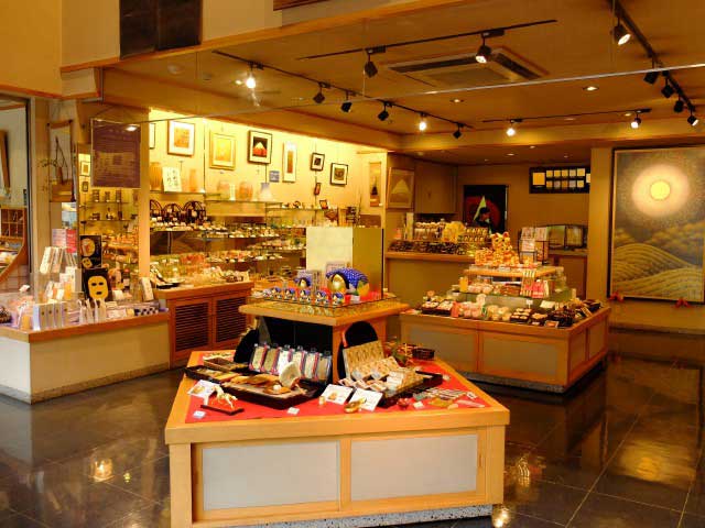 金銀箔工芸さくだ 本店 の営業時間 場所 地図等の情報 まっぷるトラベルガイド 金銀箔工芸さくだ 本店 の営業時間 場所 地図等の情報 まっぷるトラベルガイド