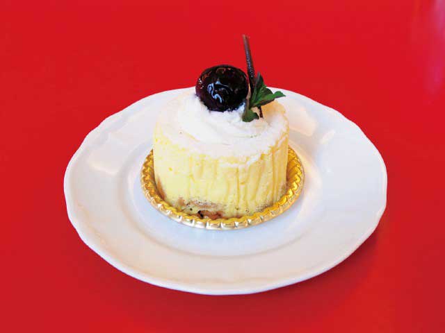 メルキュールホテル横須賀 シャンゼリゼ ー パティシエのこだわりが詰まったホテル自慢のチーズケーキ 営業時間 場所 地図等の情報 まっぷるトラベルガイド