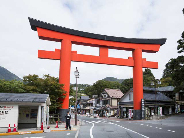 箱根神社の第一鳥居の営業時間 場所 地図等の情報 まっぷるトラベルガイド