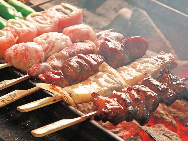 博多駅で必ず食べたい ガイド編集部おすすめの焼き鳥 鳥料理スポット まっぷるトラベルガイド