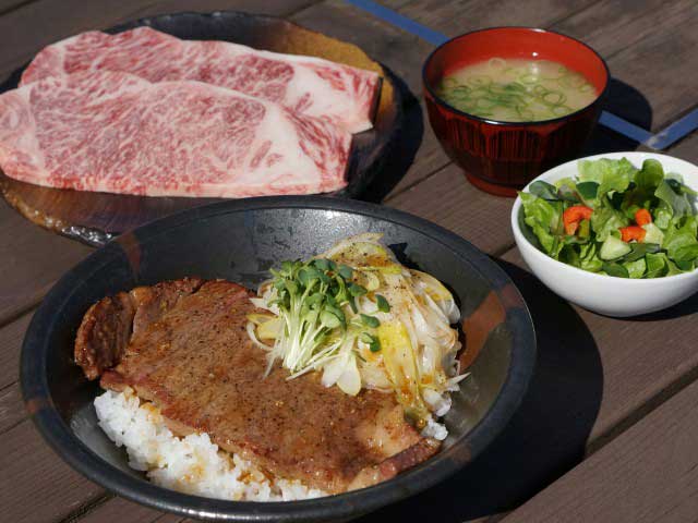 信州 清里で必ず食べたい ガイド編集部おすすめのステーキ ハンバーグスポット まっぷるトラベルガイド