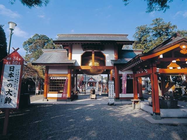 箱崎八幡神社 ー 日本一の大鈴と小鈴が出迎える 営業時間 場所 地図等の情報 まっぷるトラベルガイド