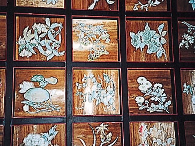 平岡八幡宮の花の天井