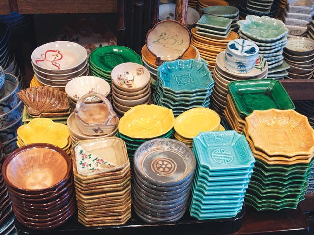 てっさい堂 ー 江戸から明治時代頃の器や皿などを扱う骨董店。和小物等 