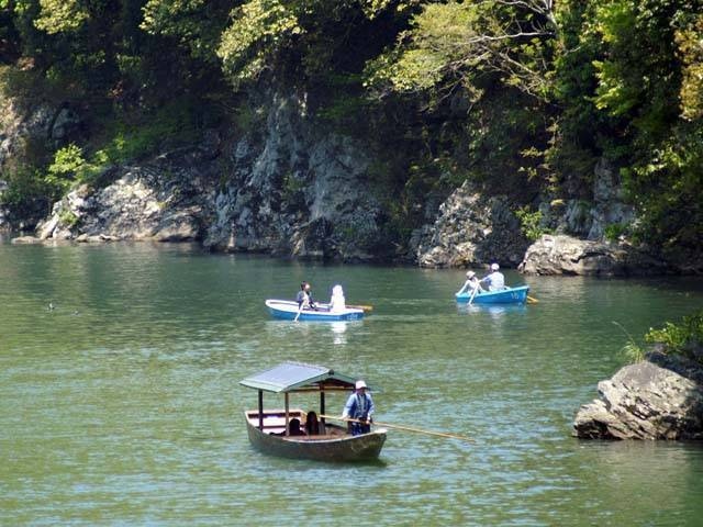 嵐山の舟あそび