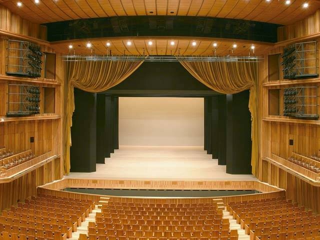 兵庫県立芸術文化センター