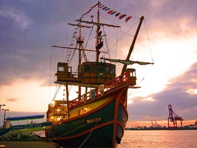大阪港帆船型観光船 サンタマリアの画像 1枚目