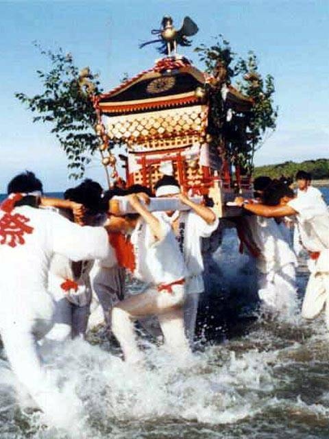青島神社 海を渡る祭礼の画像 4枚目
