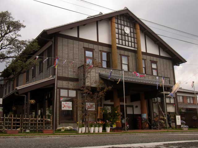 綾ふれあい館