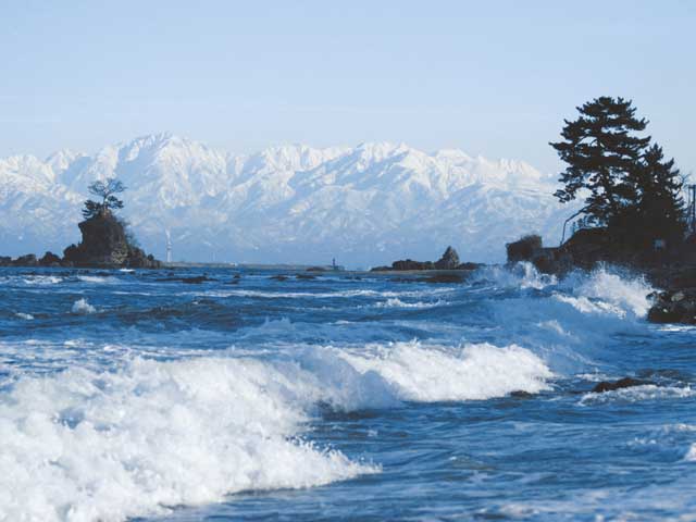 雨晴海岸の画像 1枚目