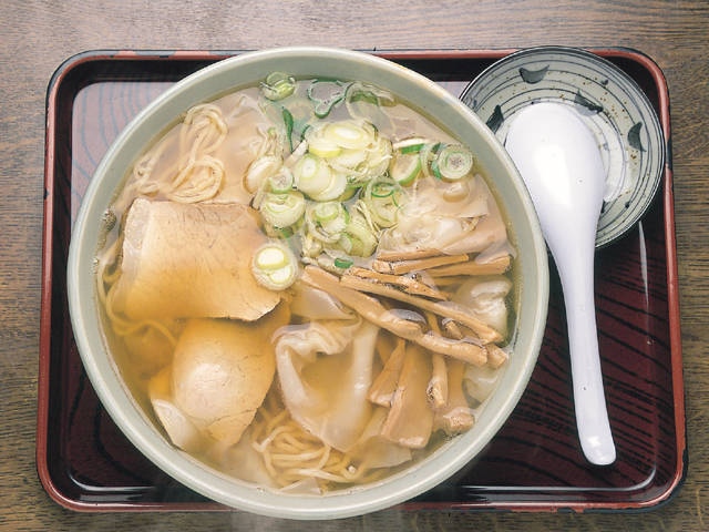ワンタンメンの満月本店