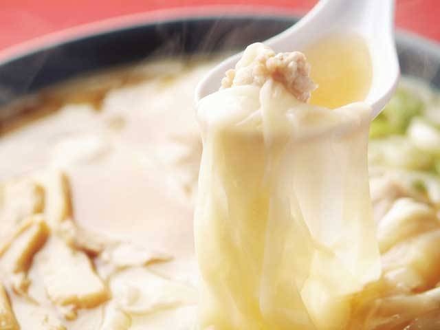 ワンタンメンの満月本店