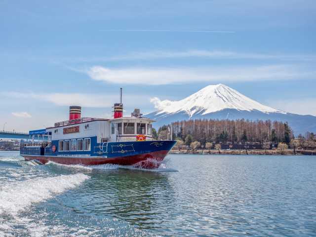 河口湖遊覧船「アンソレイユ号」