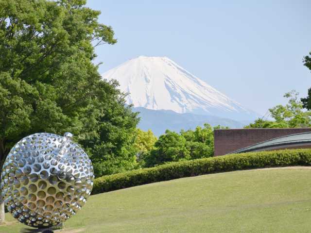 山梨県立美術館