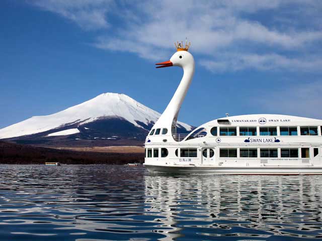 山中湖遊覧船「白鳥の湖」の画像 1枚目