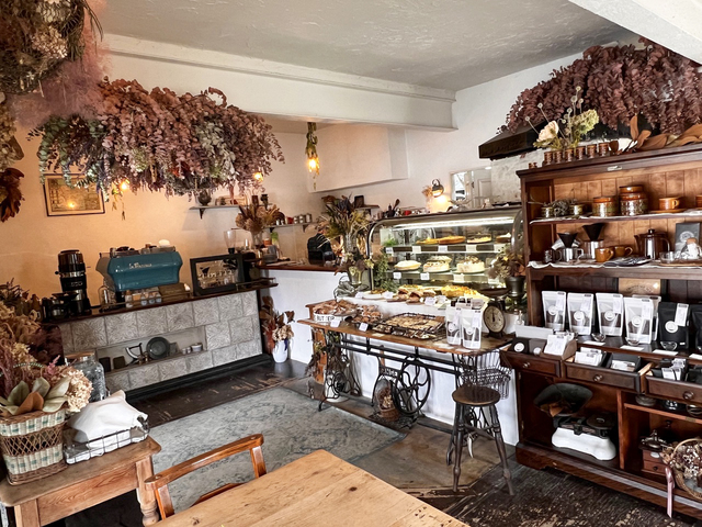 Cafe Troisieme marche Coffee roastery.の画像 1枚目