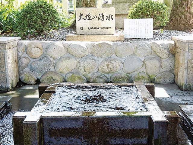 八幡神社「大垣の湧水」