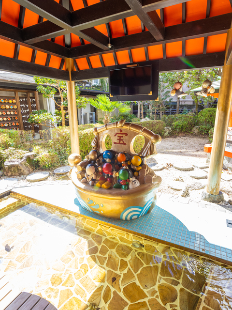 さるぼぼ黄金足湯の画像 1枚目