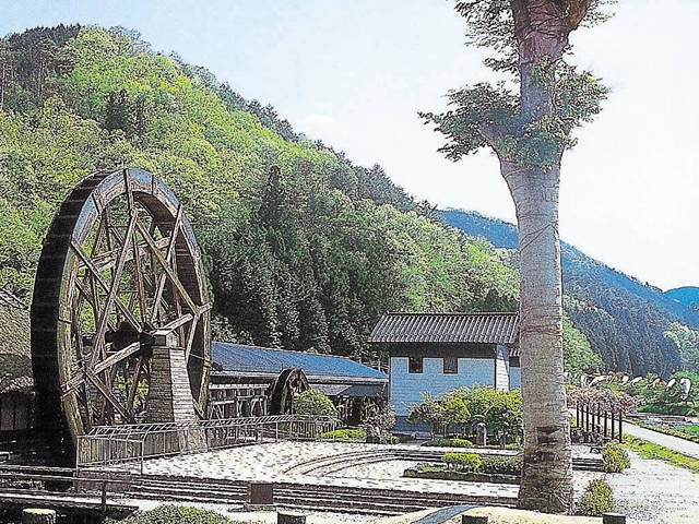 日本一の親子孫水車と紙の館夢すき公園の画像 3枚目