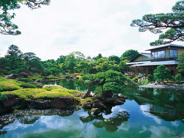 日本庭園由志園