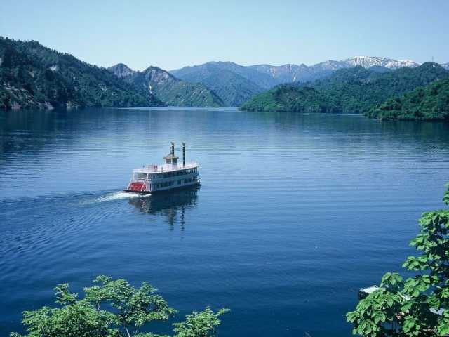 奥只見湖遊覧船