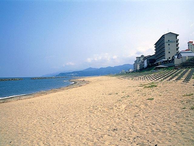 瀬波温泉海水浴場