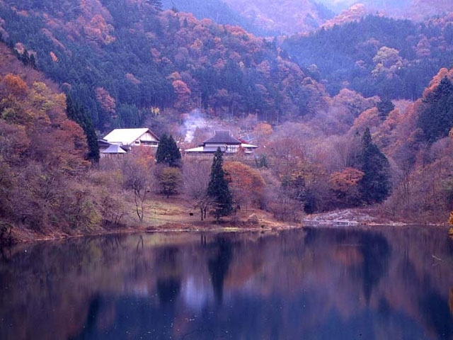東京都立 奥多摩湖畔公園 山のふるさと村