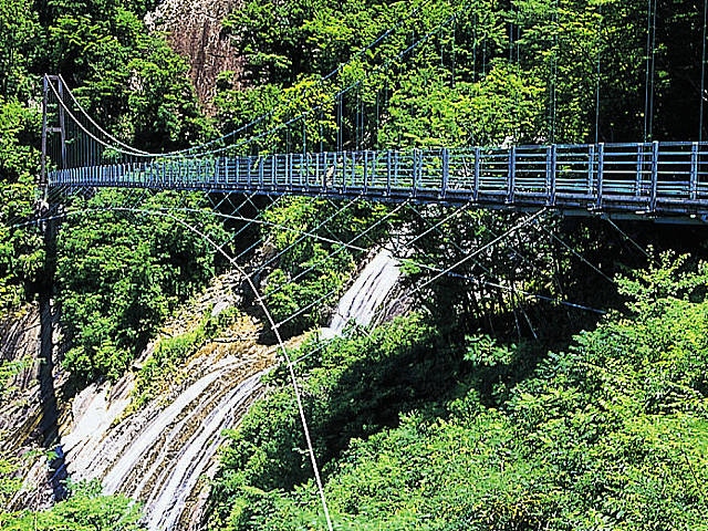 白水滝の吊橋