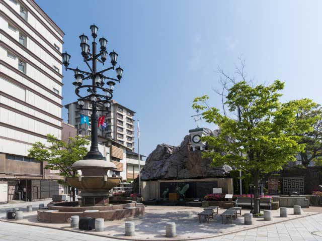 湯元の広場