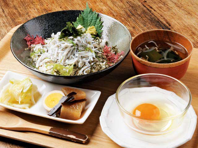 稲村ヶ崎食堂&バー