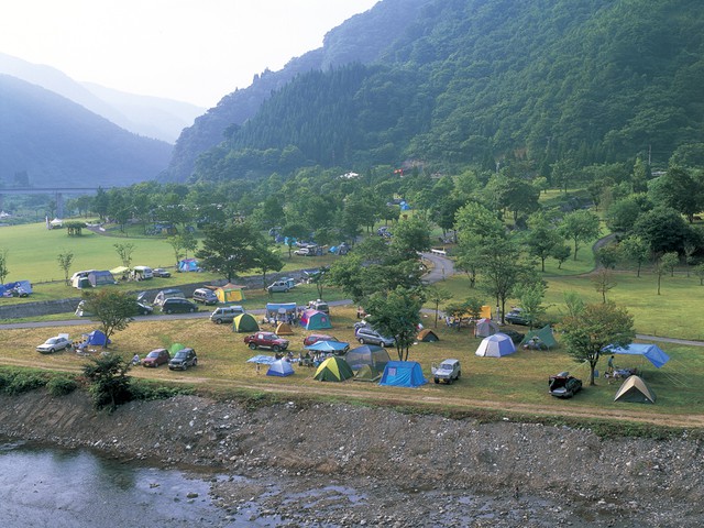 麻那姫湖青少年旅行村(キャンプ場)