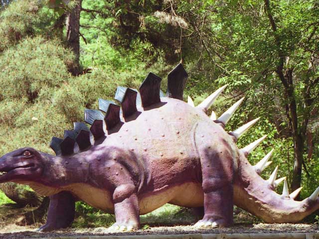 茶臼山自然植物園・恐竜公園