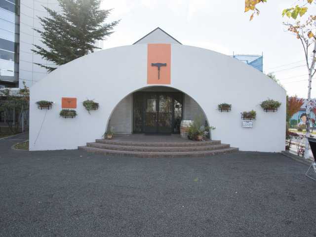 TOMI WINE CHAPEL