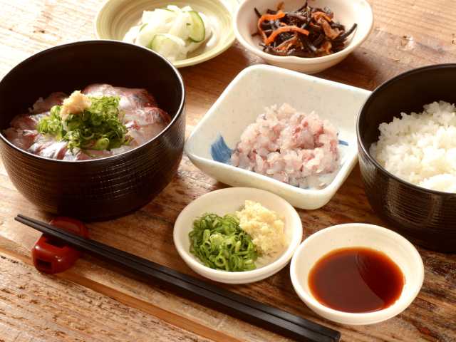 内浦漁協直営 いけすや