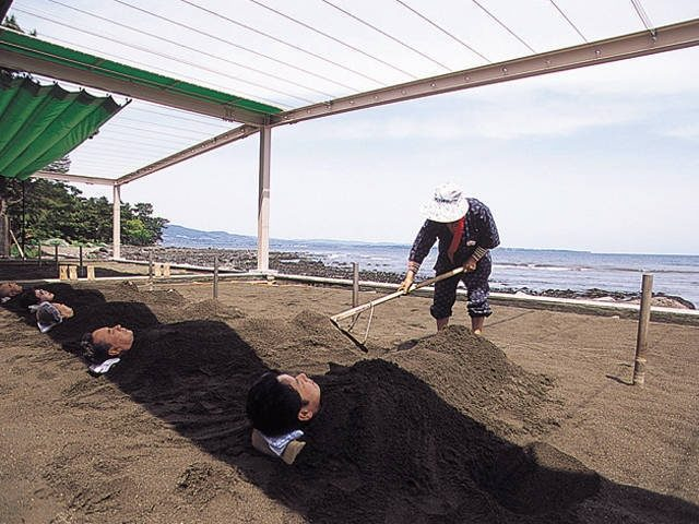 大分 別府 亀川温泉 浴衣で入る砂湯が名物 まっぷるトラベルガイド