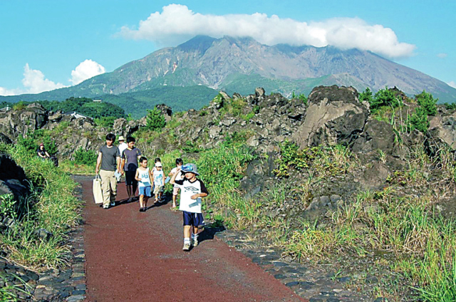 桜島のアウトドア体験スポット2.気軽に火山ガイドウォーク