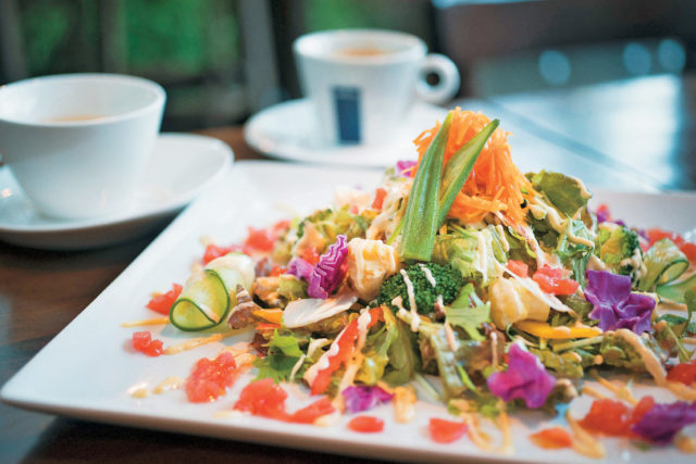 パリのビストロのような空間で優雅なランチやティータイムを「フォンテーヌ」