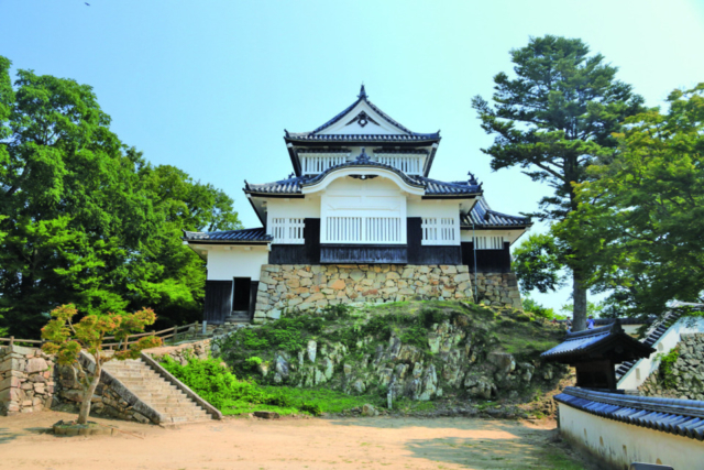 岡山 備中松山城 雲海に浮かぶ天空の山城 まっぷるトラベルガイド