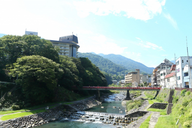 箱根湯本の観光モデルコース 食べ歩き お土産探しを歩いて楽しむ2時間プラン まっぷるトラベルガイド