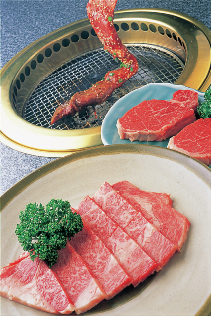 【淡路牛×王道 焼肉】厚切り牛肉を豪快に味わう「炭火焼肉 さかた」