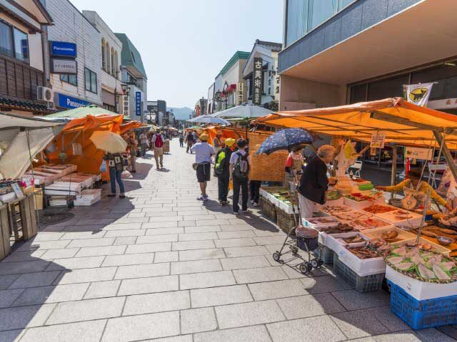 能登 輪島朝市 うまいもんが揃うマルシェへでかけよう まっぷるトラベルガイド